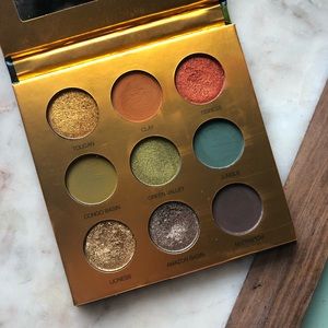 Coloured Raine SAFARI RAINE eyeshadow palette